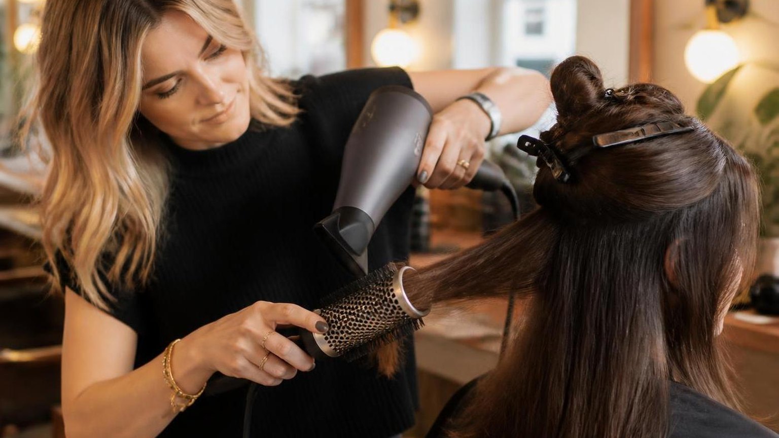 How long a hair dryer lasts, and what shortens it — shown step by step in this guide