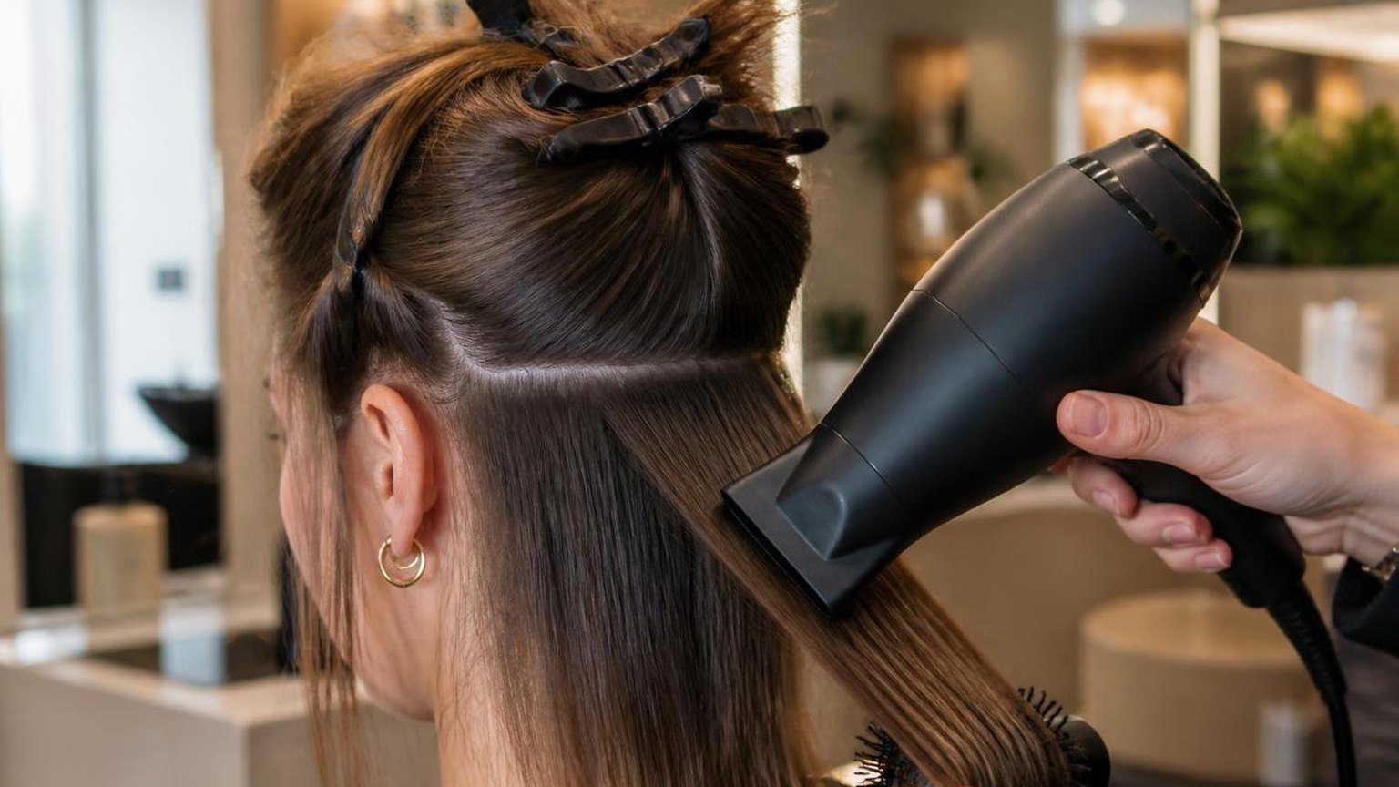 How long a hair dryer lasts, and what shortens it — shown step by step in this guide