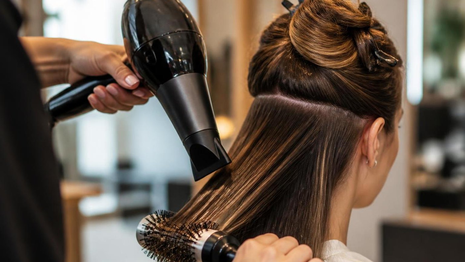 Round brush diameter, by hair length — shown step by step in this guide